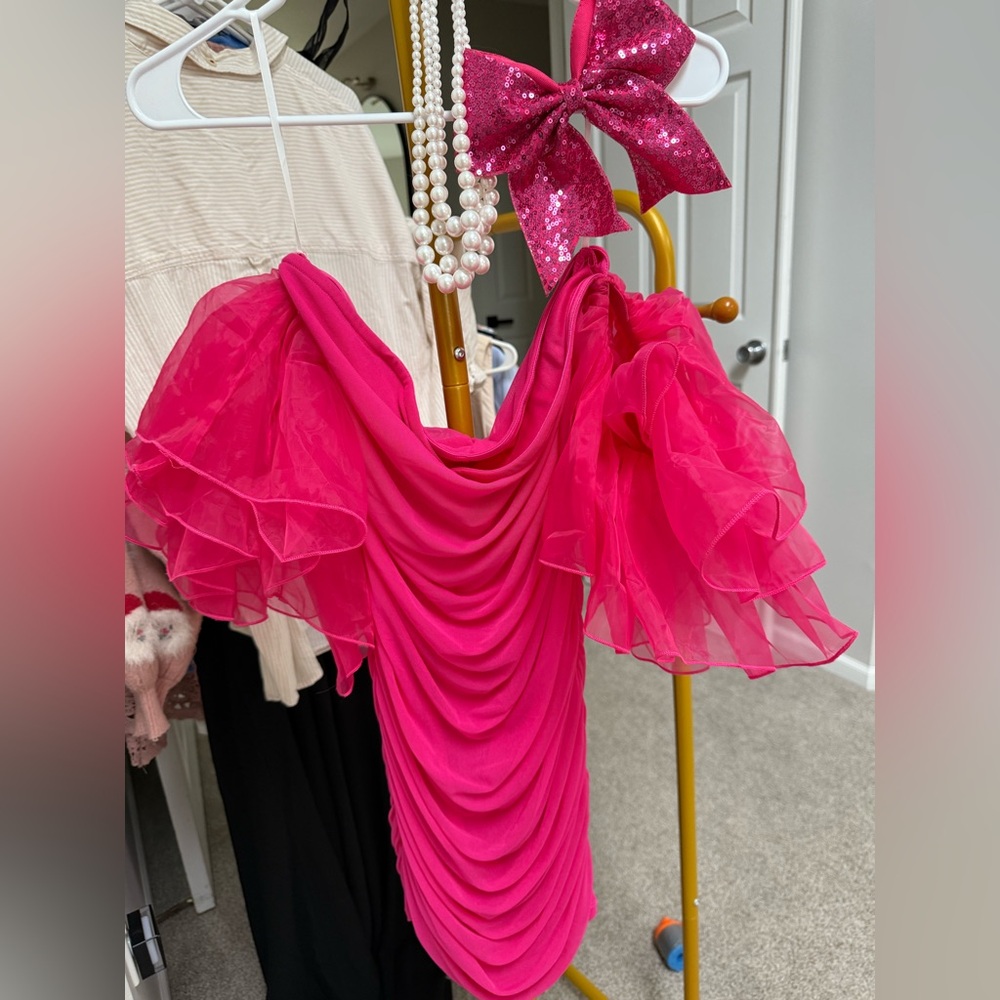 Hot pink off the shoulder puff sleeve bodycon dress